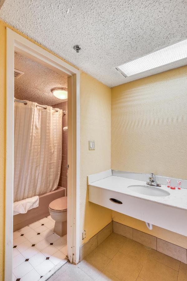 Oyo Hotel Jackson Fairgrounds I-55 Eksteriør billede